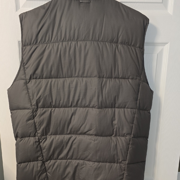 Eddie Bauer Men's Charcoal Puffer Vest - Picture 4 of 4
